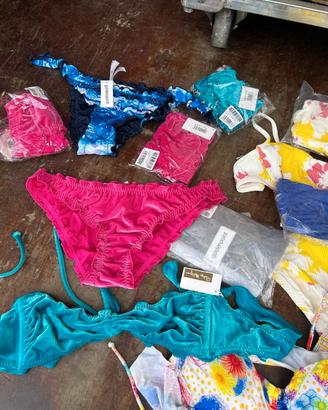 stock abbigliamento  costumi Lotti da 500 pz  €1,5