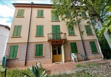 Villa unifamiliare su 3 piani con parco privato