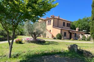 Villa con piscina nelle campagne toscane