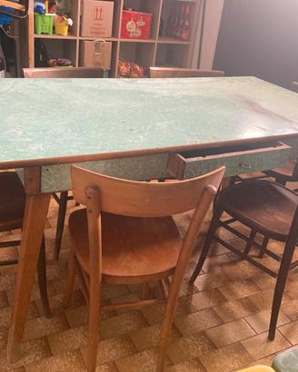 Tavolo con sedie anni 70