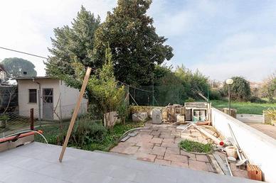 Casa indipendente di 172 m² con più di 5 locali a 