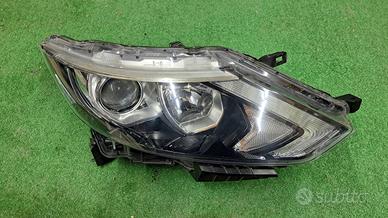 NISSAN QASHQAI 2 II J11 + LED Faro Destro