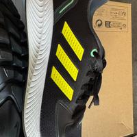 Scarpa ADIDAS usata pochissima, quasi nuova.