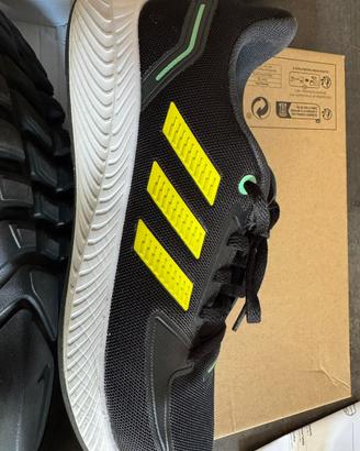 Scarpa ADIDAS usata pochissima, quasi nuova.