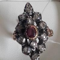 Antico anello oro argento con rose e rubino