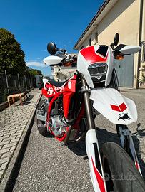 Motard swm 125