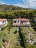 villa-bifamiliare-con-giardino-e-accesso-al-mare