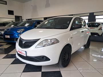 Lancia Ypsilon 1.0 FireFly Hybrid 70 cv Silver
