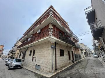 2 LOCALI A CANOSA DI PUGLIA