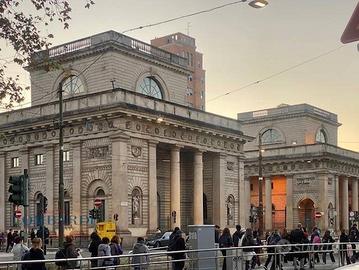 Immobile di 300 m² con 4 locali a Milano