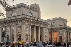Immobile di 300 m² con 4 locali a Milano