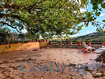 Monreale - villa su due livelli con spazio esterno