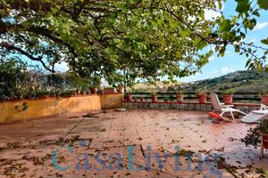 Monreale - villa su due livelli con spazio esterno