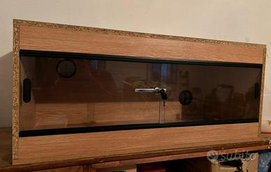 Terrario in legno per rettili