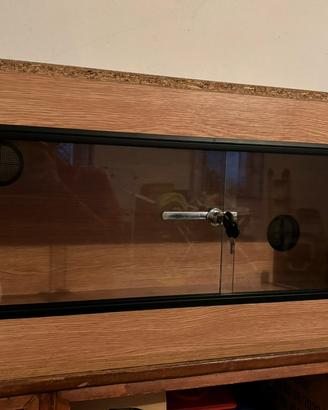 Terrario in legno per rettili