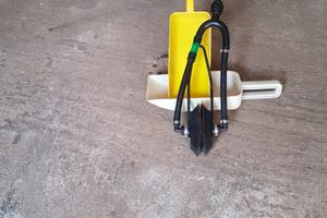 Attrezzo per pulire gambo motore