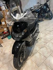 Beverly 200 + Assicurazione 1 anno