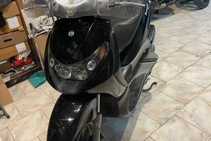 Beverly 200 + Assicurazione 1 anno