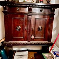 Credenza in stile neorinascimentale