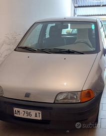 Auto Fiat Punto benzina marzo 1996