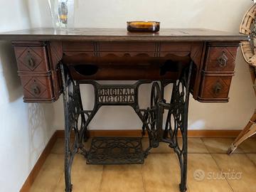 Tavolo vintage industriale con base in ghisa “Orig