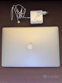 MacBook Pro Retina 15" - Intel i7 - 16 RAM - 512GB