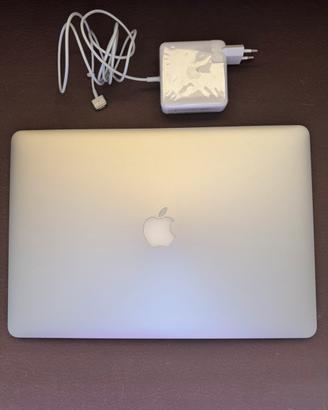 MacBook Pro Retina 15" - Intel i7 - 16 RAM - 512GB