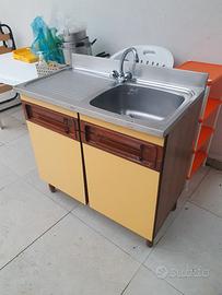 Lavello acciaio inox e pensili a corredo