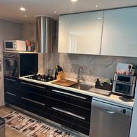 Cucina ompleta con elettrodomestici