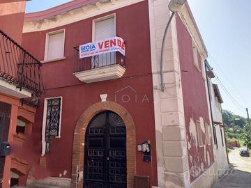 Villa di 2148 m² con 5 locali e box auto a Carinol