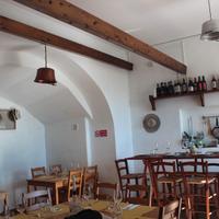 tavolo alto in legno  con 6 sgabelli