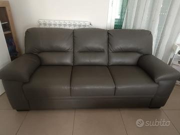 Divano eco pelle tre posti