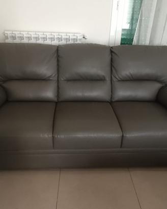 Divano eco pelle tre posti