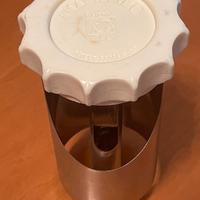 Sbuccia ananas e tappatrice (tappi corona)