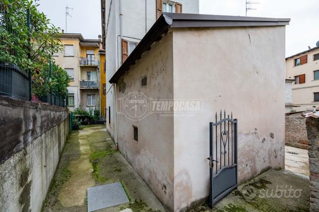 Stabile - Palazzo a Reggio nell'Emilia 2 locali