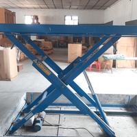 Piattaforma elevatrice a pantagrafo