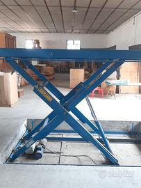 Piattaforma elevatrice a pantagrafo