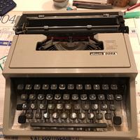 Macchina da scrivere Olivetti DORA