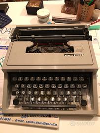 Macchina da scrivere Olivetti DORA