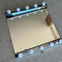 Specchio grande con luci