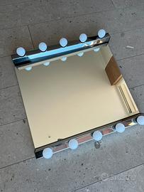 Specchio grande con luci