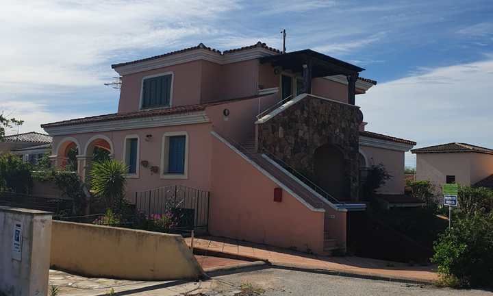 Appartamento in villa trifamiliare