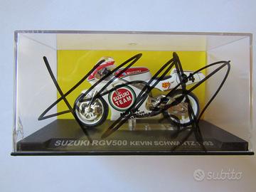 K.Schwantz modellino Suzuki 500 RGV con autografo