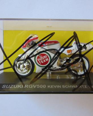 K.Schwantz modellino Suzuki 500 RGV con autografo