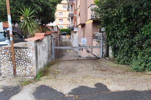 Box grande 21 mq - ampio h 4,10 - torrevecchia