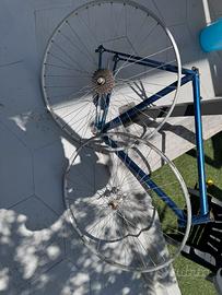 Telaio da corsa e cerchi mavic vintage