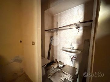 NEGOZIO A NAPOLI
