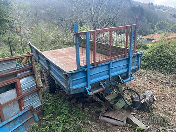 Rimorchio trazionato ribaltabile