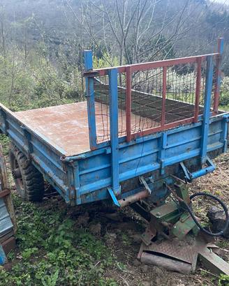 Rimorchio trazionato ribaltabile