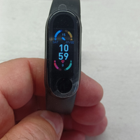 Smartwatch con cinturino nero